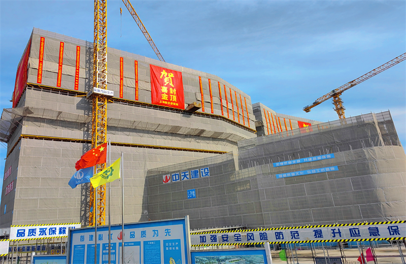 2024年10月30日，3044永利三建上海新华泰医院项目主体封顶。